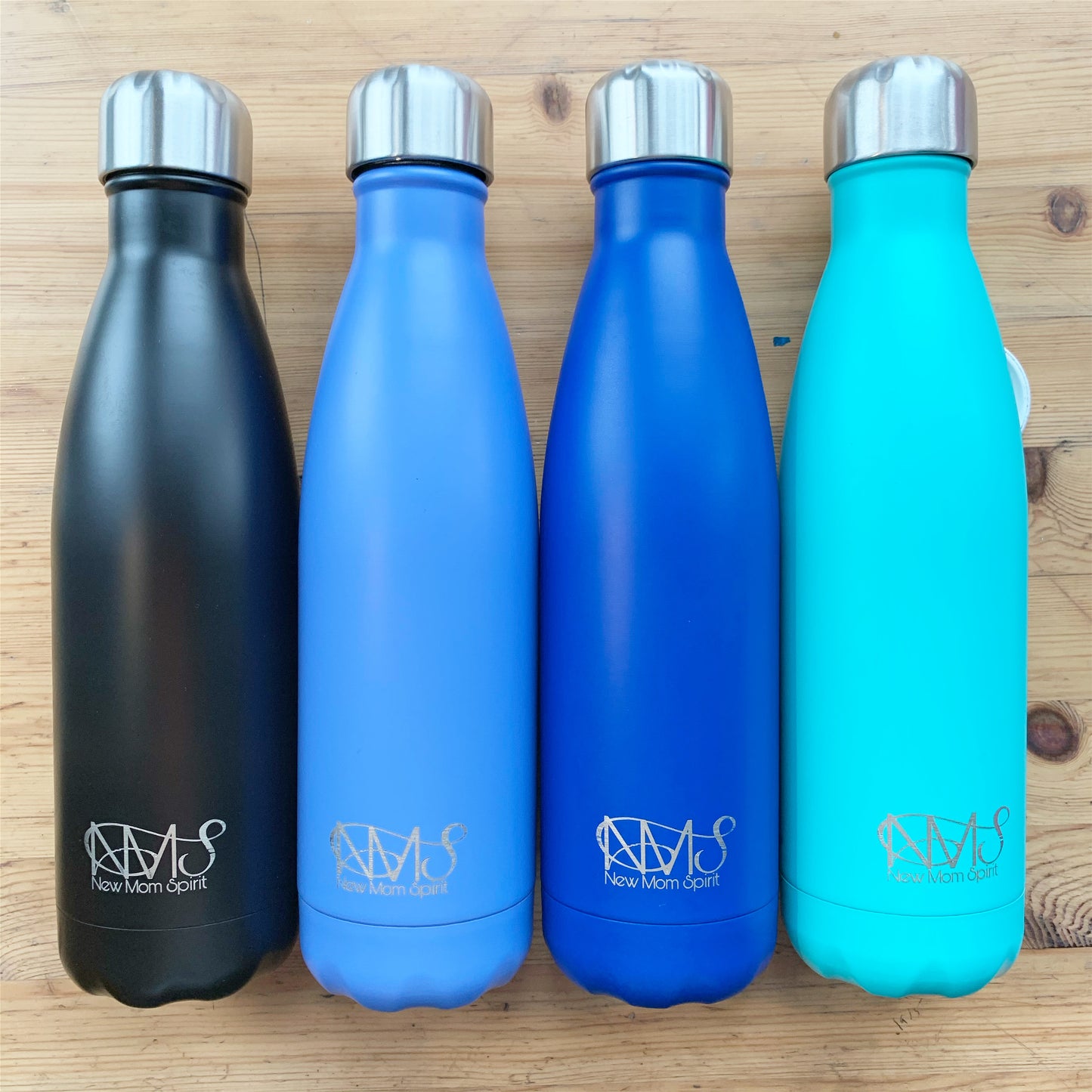 Double walled stainless steel vacuum insulated 17oz water bottle| Personalised designs| unisex matte painted wood finish with brand logo