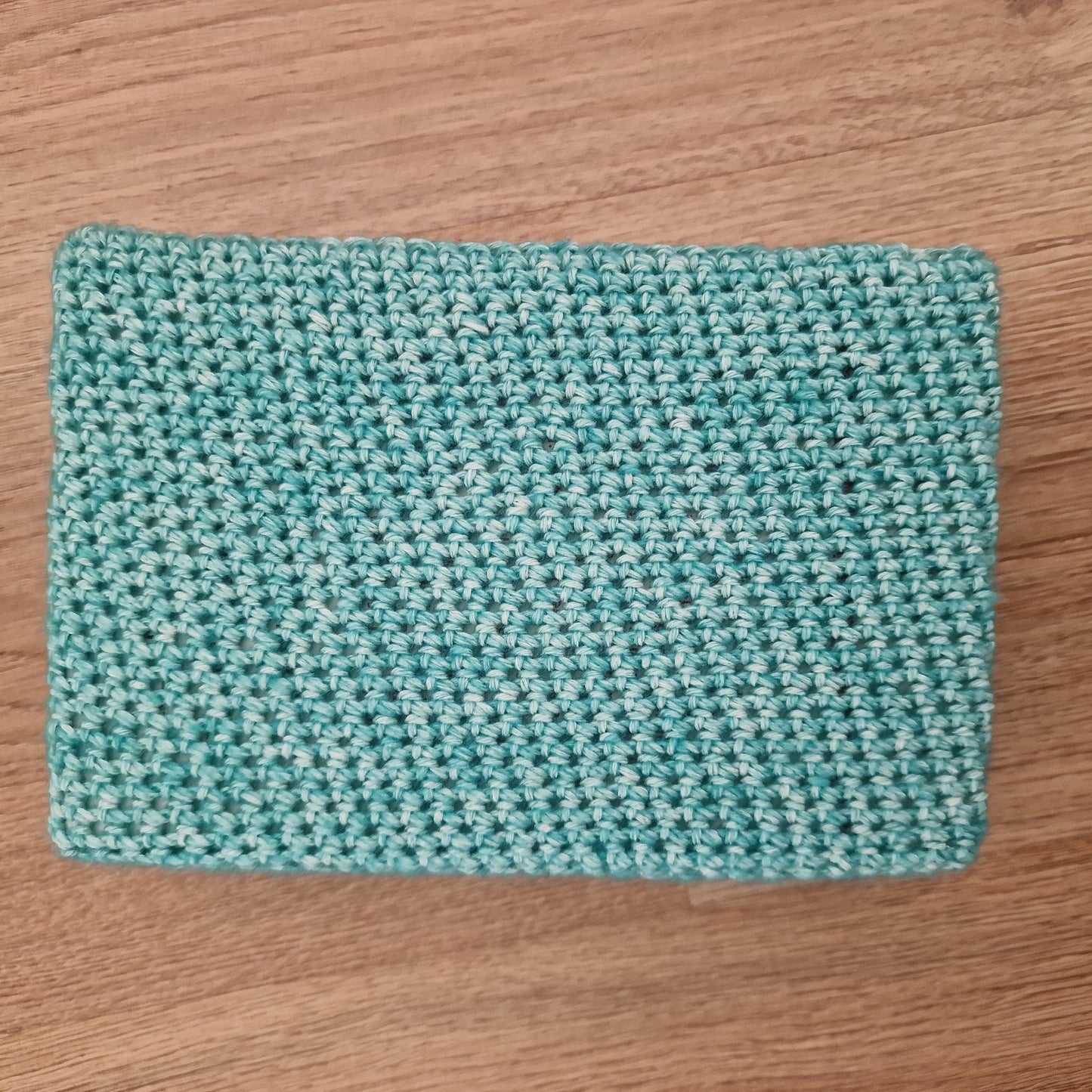 Couverture de livre au crochet avec oreilles de chat mignonnes : modèles personnalisés pour les rats de bibliothèque, les lecteurs et les outils de travail