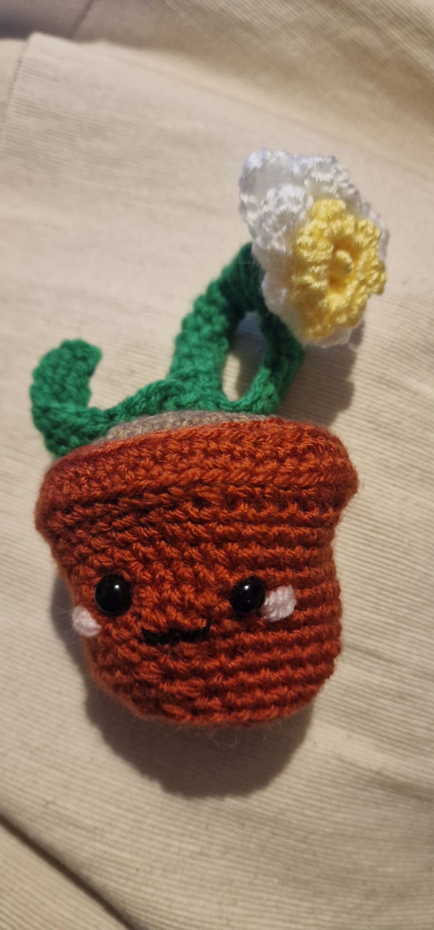 Jonquilles Amigurumi faites à la main au crochet dans un pot – Adorable décoration printanière