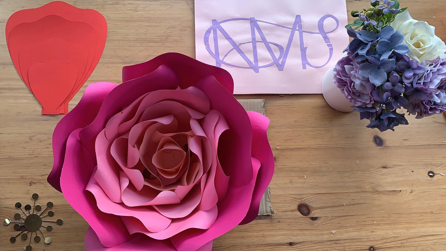Fleurs en carton 3D faites à la main pour décorations de fête - Plusieurs tailles et ensembles disponibles